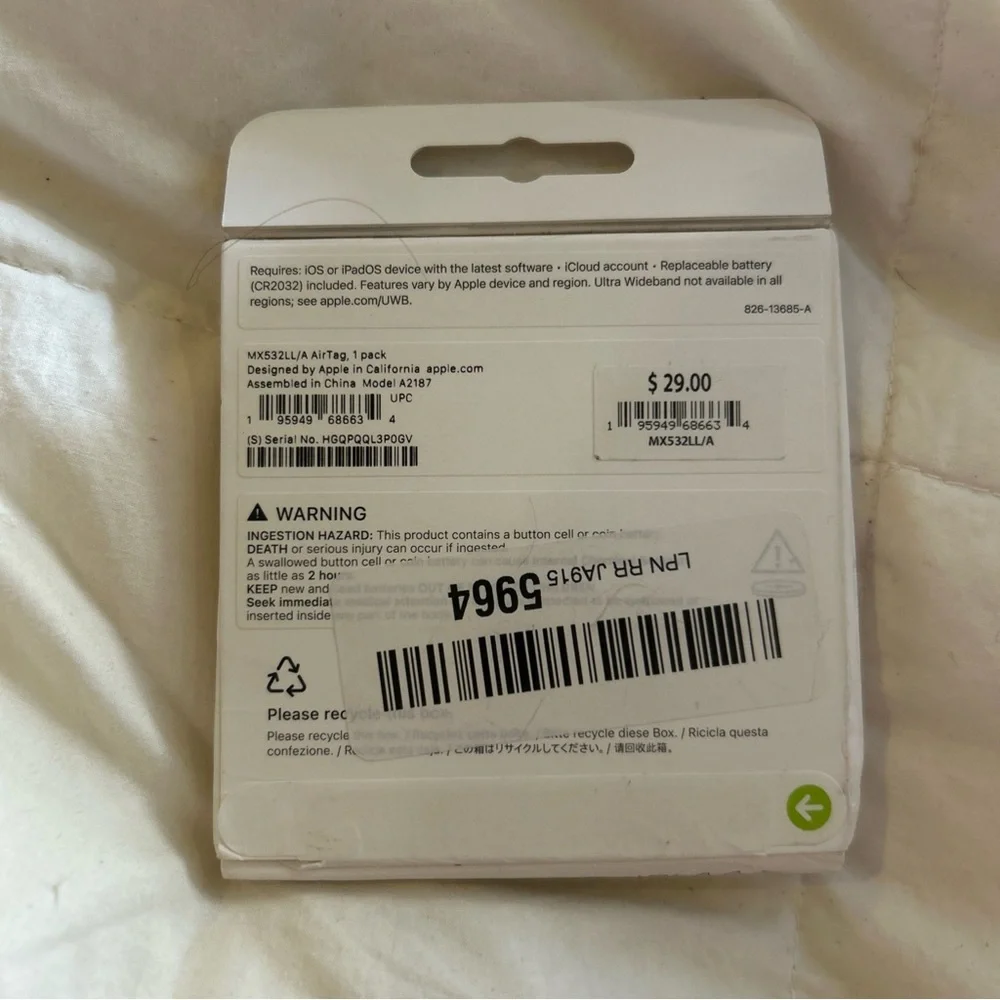 Apple AirTag in White Box - Picture 3 of 3